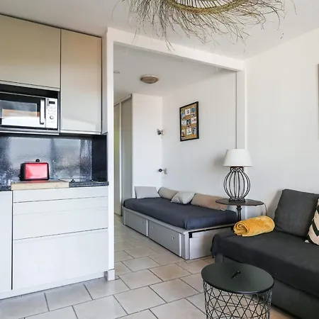 Cora - Welkeys Apartmán